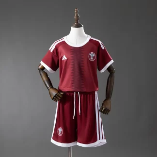 Kit local infantil de la Selección Nacional de Catar 2026