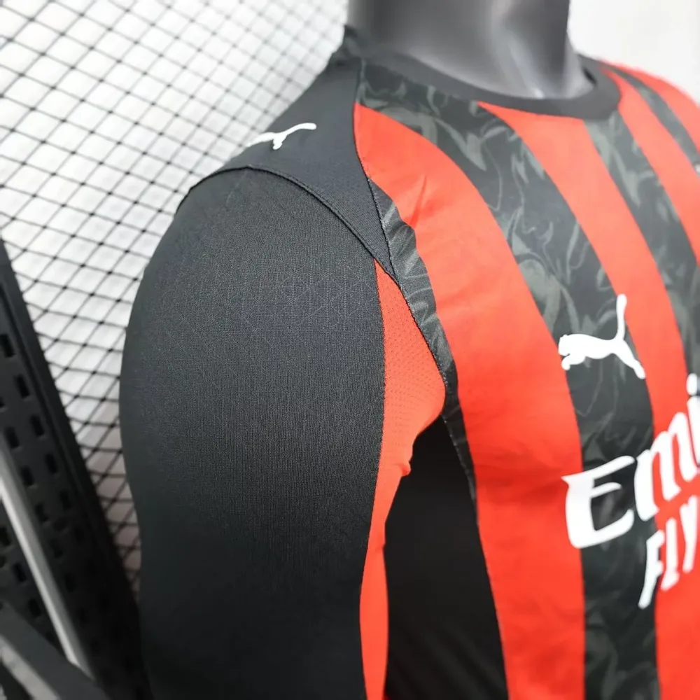 2025/2026 Camiseta de Fútbol Local Manga Larga AC Milan Versión Jugador Calidad Tailandesa