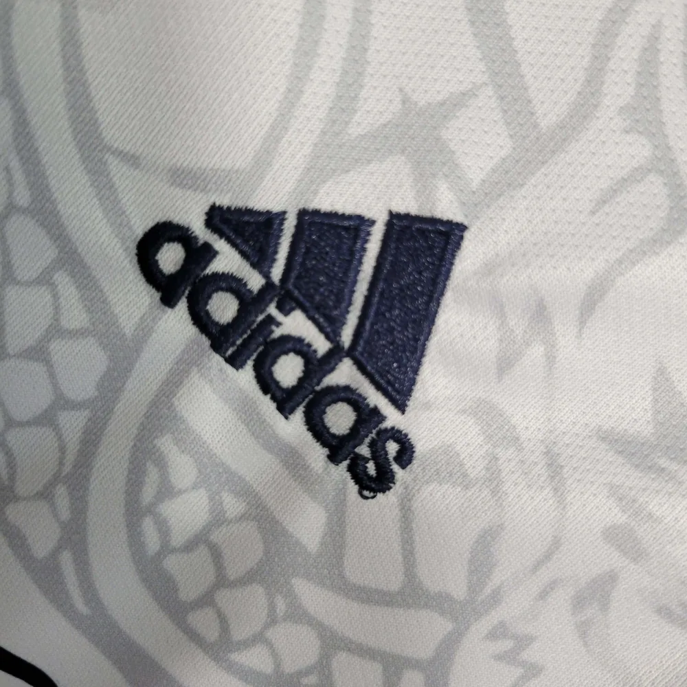 Camiseta Blanca del Dragón Chino del Real Madrid 2022/2023 Talla Infantil