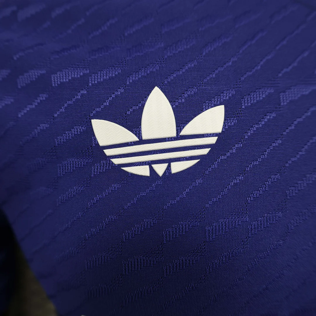 Camiseta de Fútbol Tercera Visitante del Real Madrid Versión Jugador 2024/2025 Calidad Tailandesa