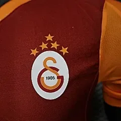 2025/2026 Versión Jugador Galatasaray Local Camiseta de Fútbol Calidad Tailandesa