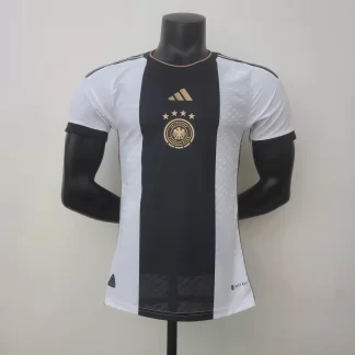 Versión de jugador de la camiseta de fútbol local de Alemania para la Copa Mundial de la FIFA 2022