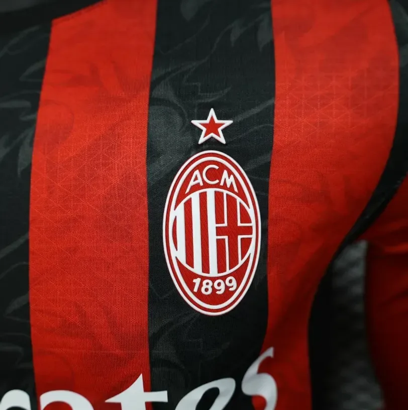 2025/2026 Camiseta de Fútbol Local Manga Larga AC Milan Versión Jugador Calidad Tailandesa