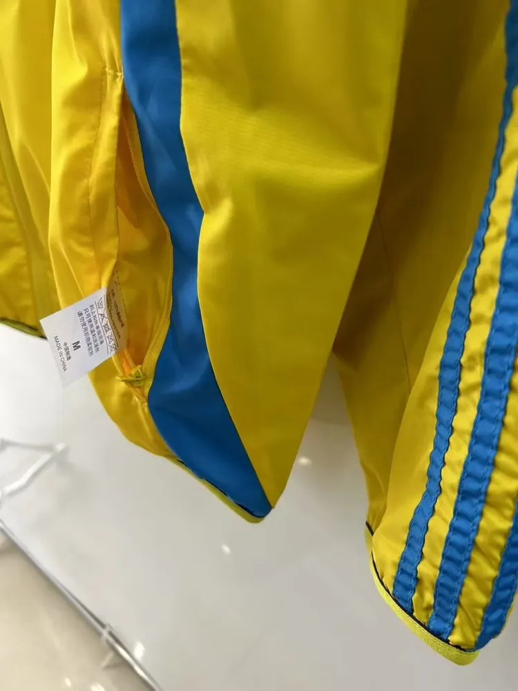 2025/2026 Barcelona Chaqueta Cortavientos Reversible amarilla y azul Camiseta de Fútbol Calidad Tailandesa