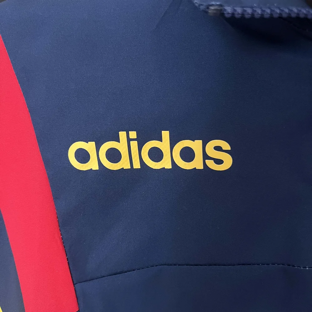 2024 España Cortavientos Azul Marino Camiseta de Fútbol AAA Grado Aficionado