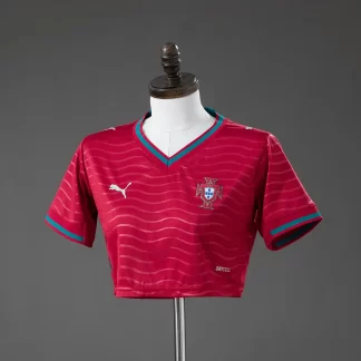 Camiseta estilo crop top Local de Portugal 2026 para mujer