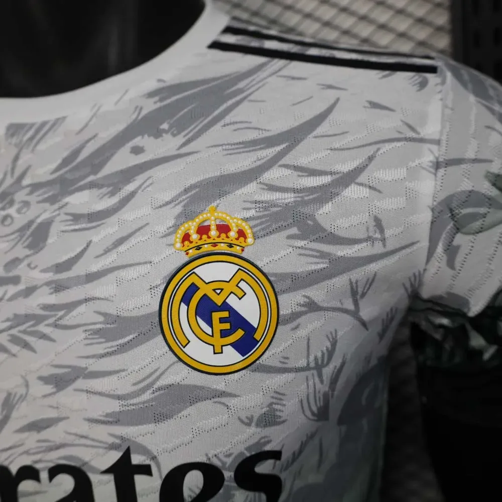 2025/2026 Versión Jugador Real Madrid Charizard Camiseta de Fútbol Calidad Thai