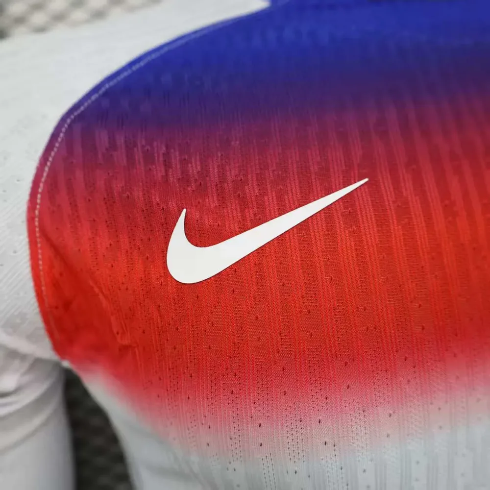 2025/2026 Camiseta de Fútbol Local de Inglaterra Versión Jugador Manga Larga Calidad Tailandesa