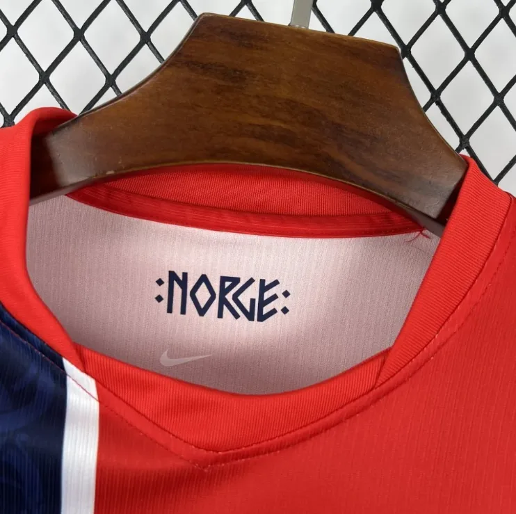 2026 Camiseta de Fútbol de la Selección de Noruega Local AAA Grado Fan