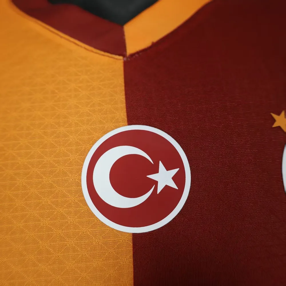 2025/2026 Versión Jugador Galatasaray Local Camiseta de Fútbol Calidad Tailandesa