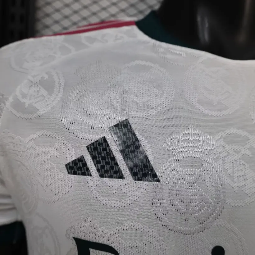 Camiseta de fútbol de Real Madrid 2026/2027 Edición Especial 04 Versión Jugador 1:1 Calidad Tailandesa