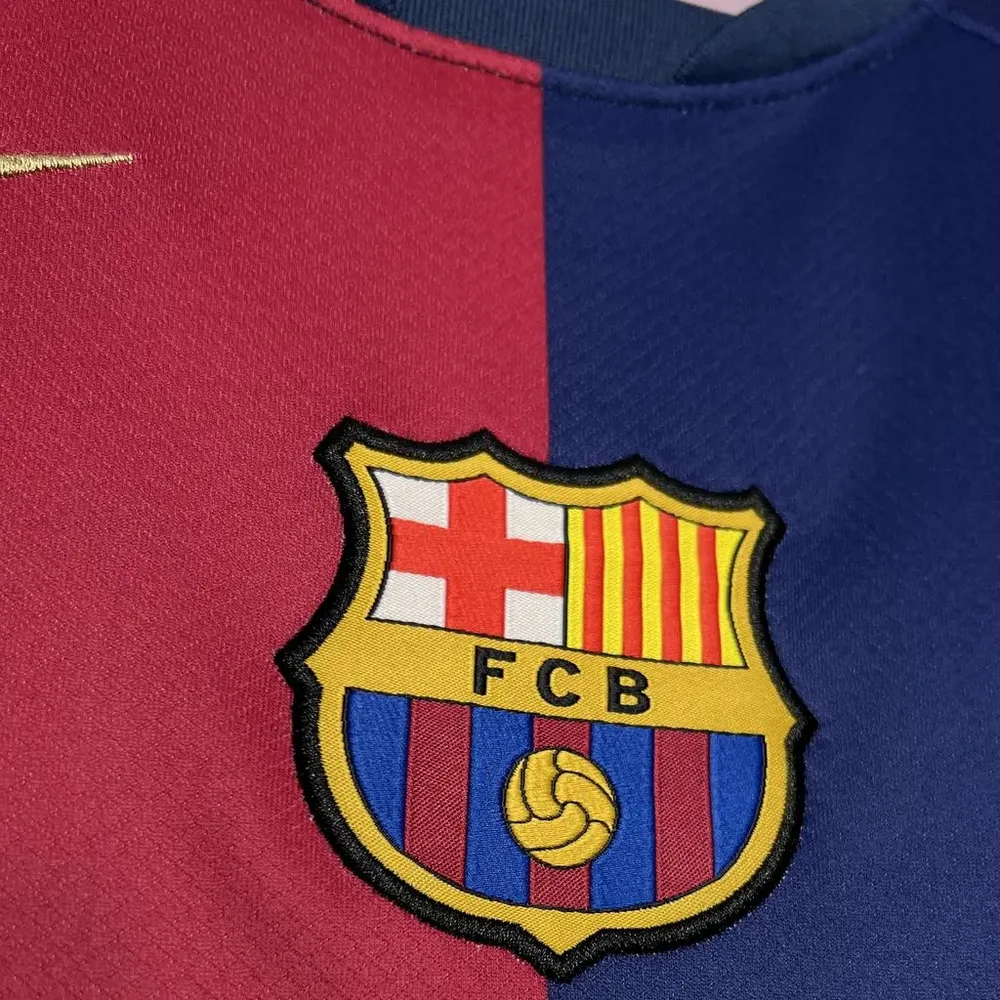 2024/2025 Barcelona Local Sin Spotify Camiseta de Fútbol Calidad Tailandesa