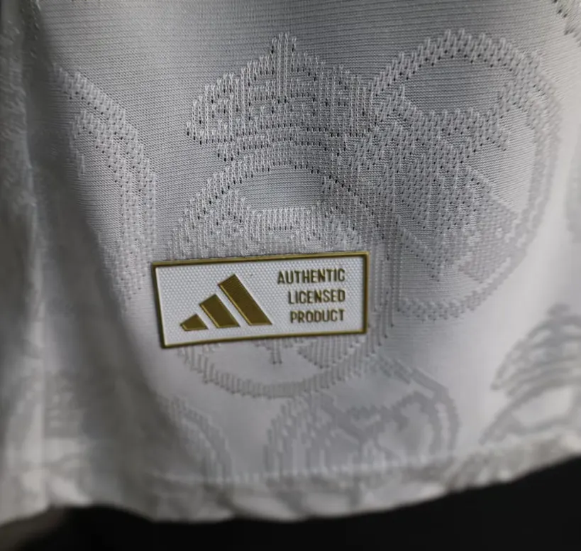 Camiseta de fútbol de Real Madrid 2026/2027 Edición Especial 04 Versión Jugador 1:1 Calidad Tailandesa