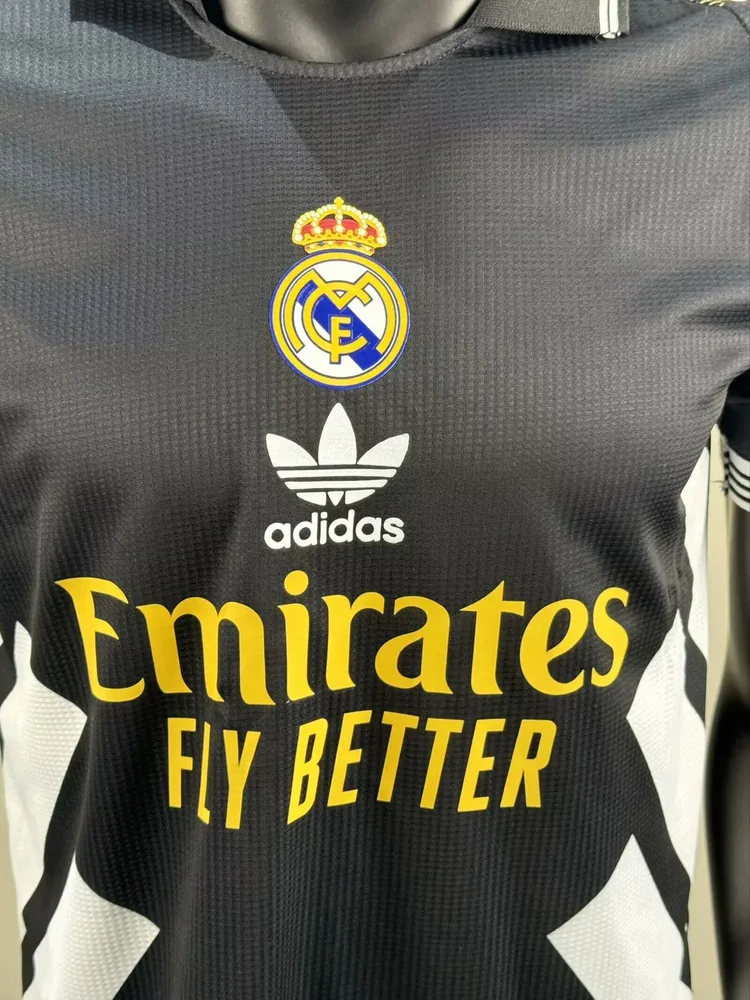 2025/2026 Versión Jugador Camiseta de Fútbol Edición Especial 23 Real Madrid Calidad Tailandesa — Vista 3
