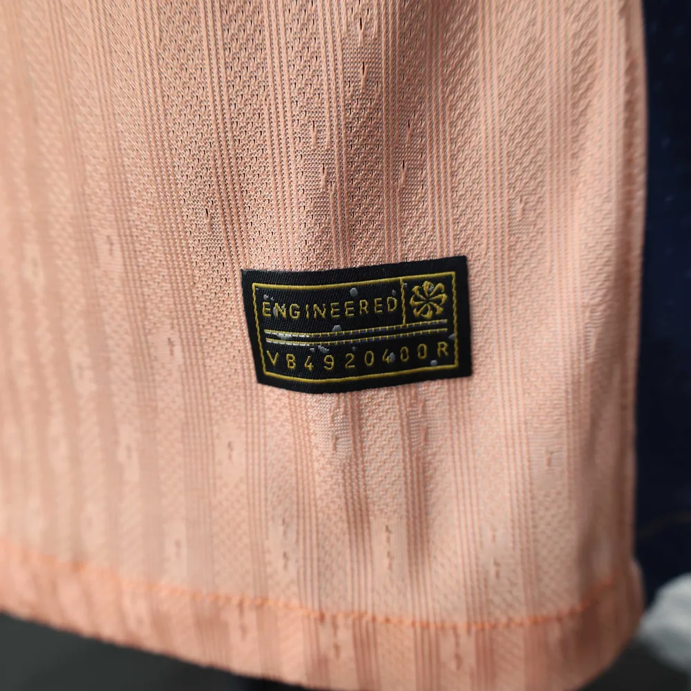 2025/2026 Versión Jugador Camiseta de Fútbol Rosa Barcelona 01 Calidad Tailandesa — Vista 12