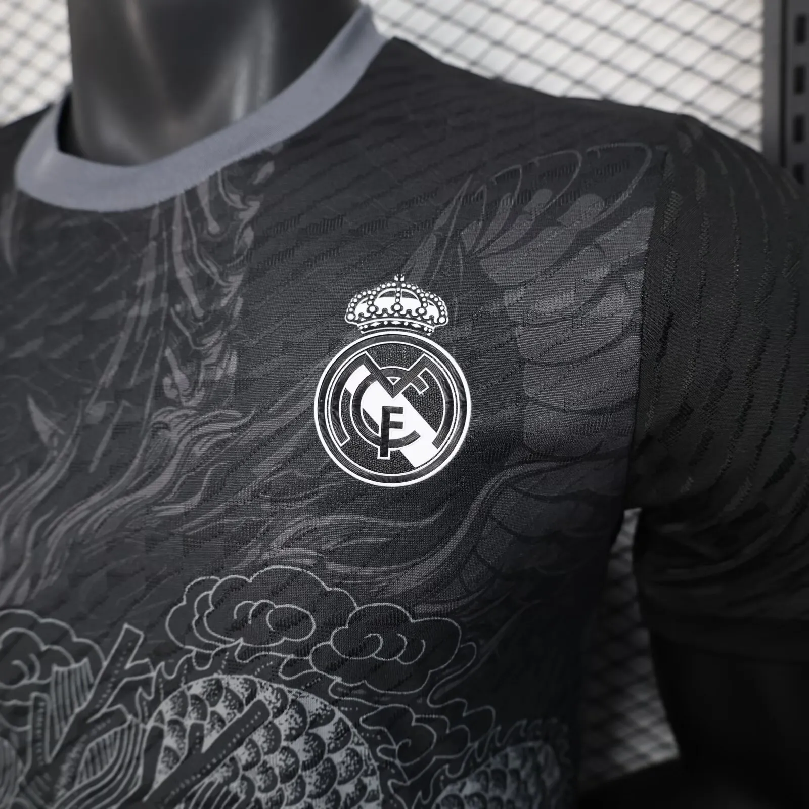 2025/2026 Camiseta de fútbol Real Madrid Edición Especial 32 Versión Jugador Calidad Tailandesa — Vista 14