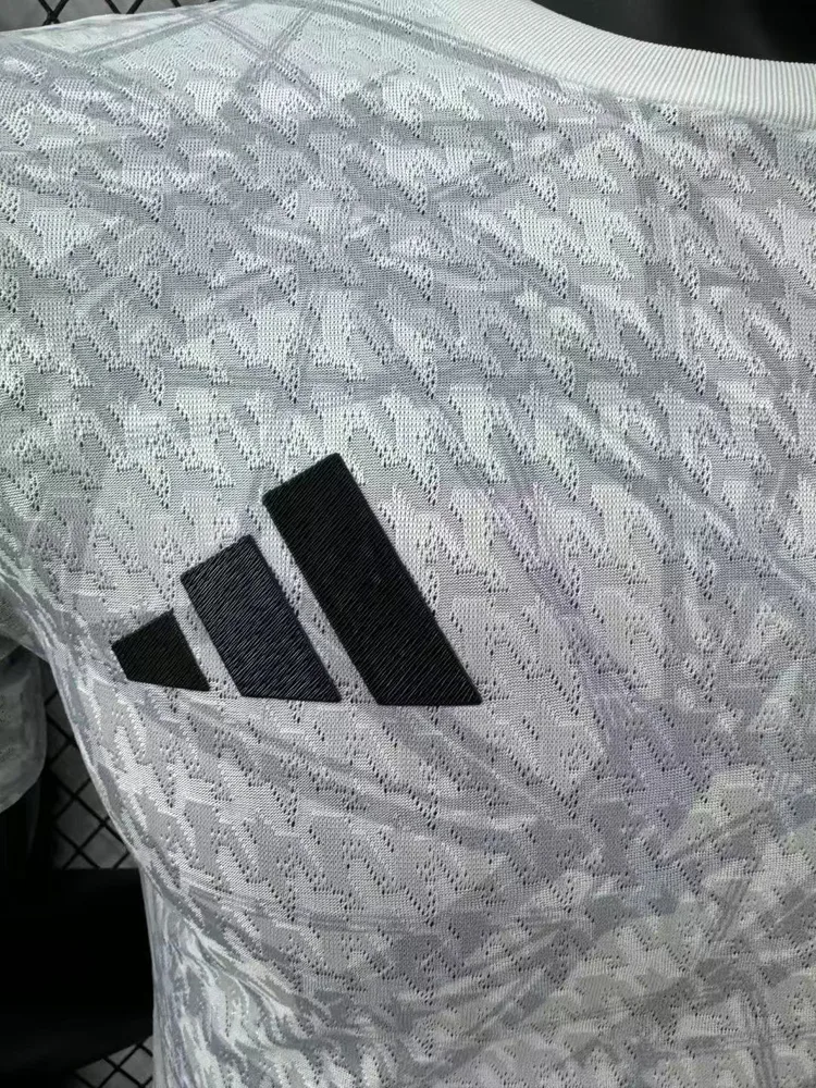 2024/2025 Versión Jugador Real Madrid Edición Especial 08 Camiseta de Fútbol Calidad Tailandesa — Vista 5