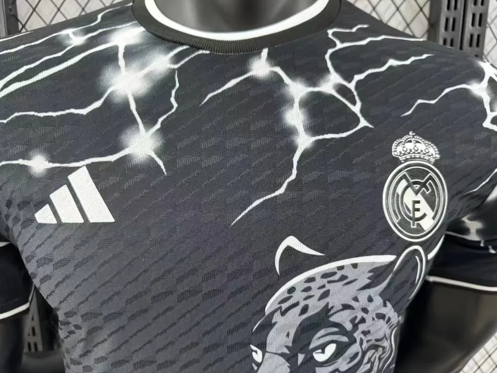 2024/2025 Real Madrid Versión Jugador Edición Especial 13 Camiseta de Fútbol Calidad Tailandesa — Vista 3