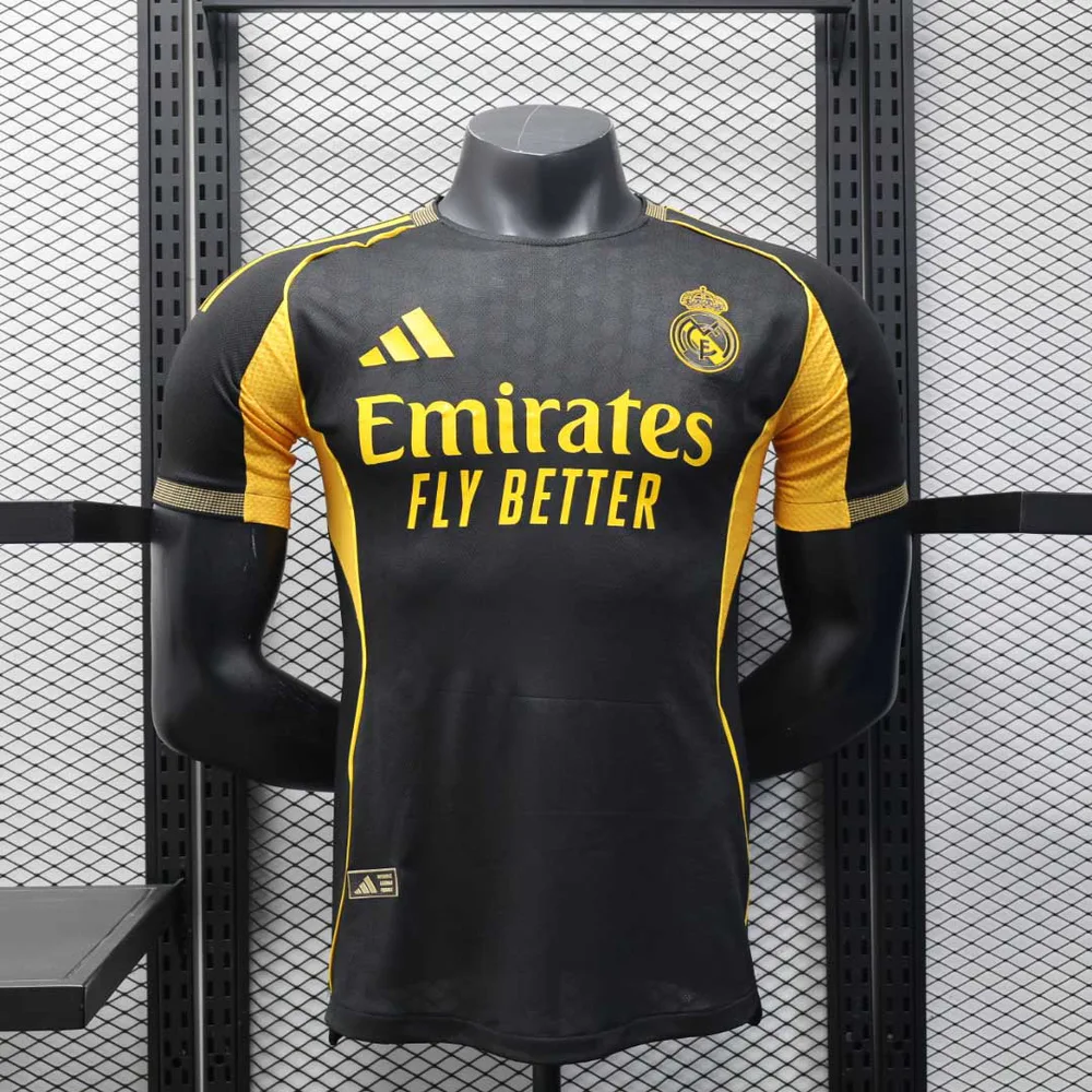 Camiseta de Fútbol Real Madrid 2025/2026 Versión Jugador Edición Especial Negro y Dorado Calidad Tailandesa — Vista 1