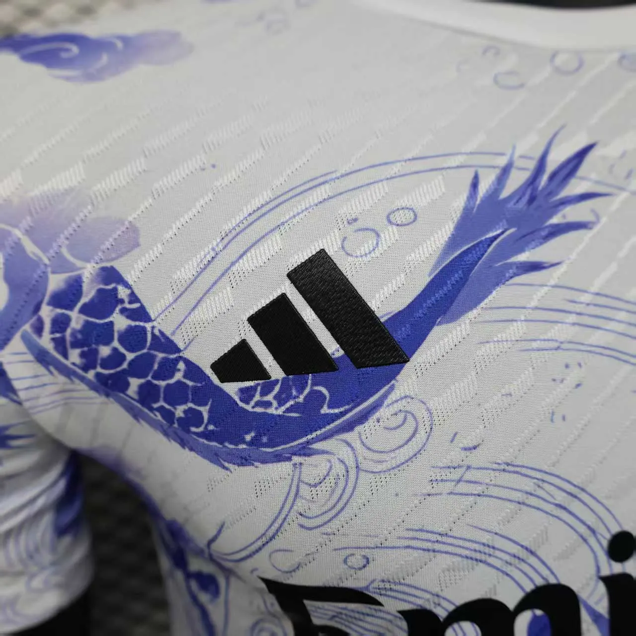 2025/2026 Versión jugador Real Madrid Edición especial 26 Camiseta de fútbol Calidad tailandesa — Vista 13