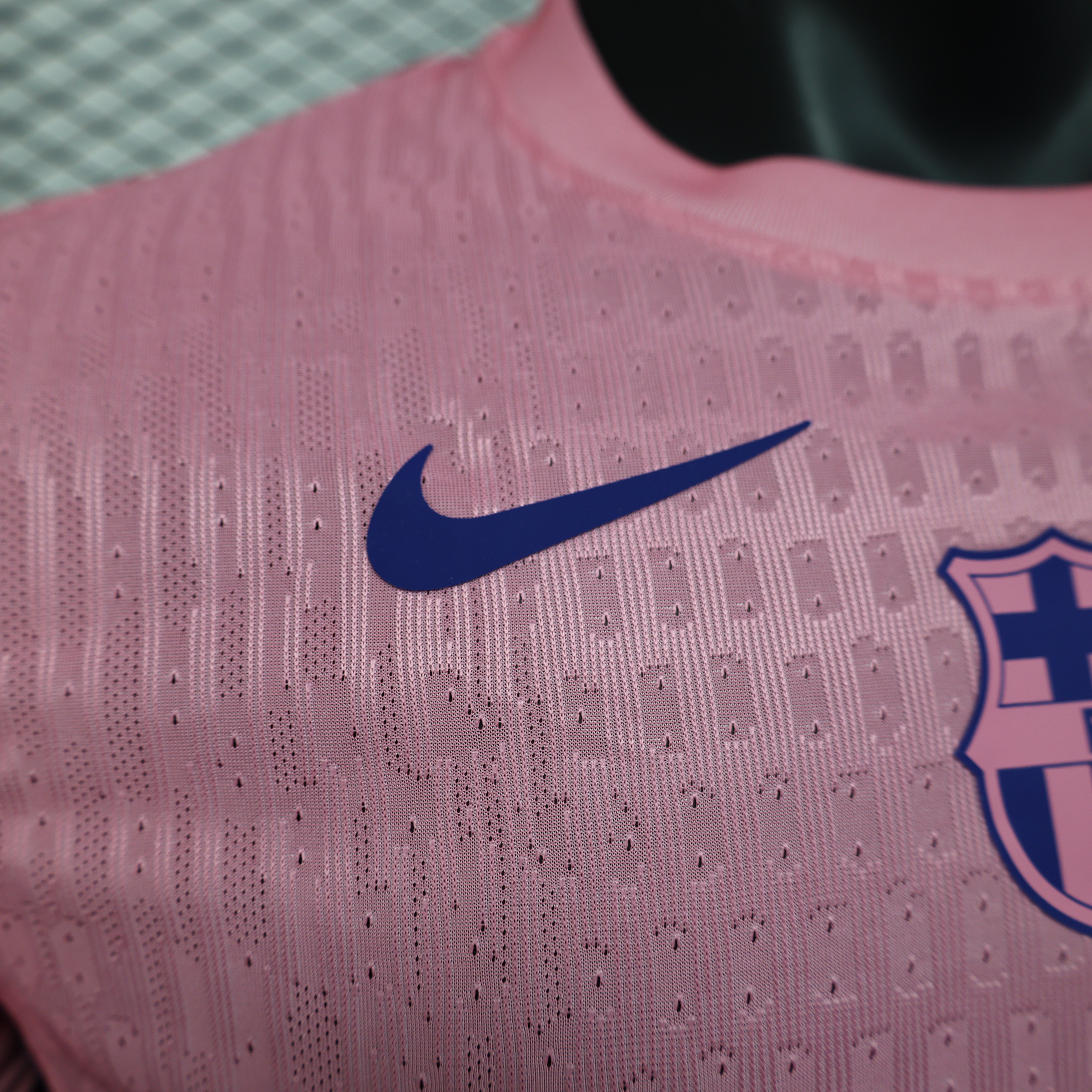 2025/2026 Versión Jugador Barcelona Rosa Sin Número Camiseta de Fútbol Calidad Tailandesa — Vista 16