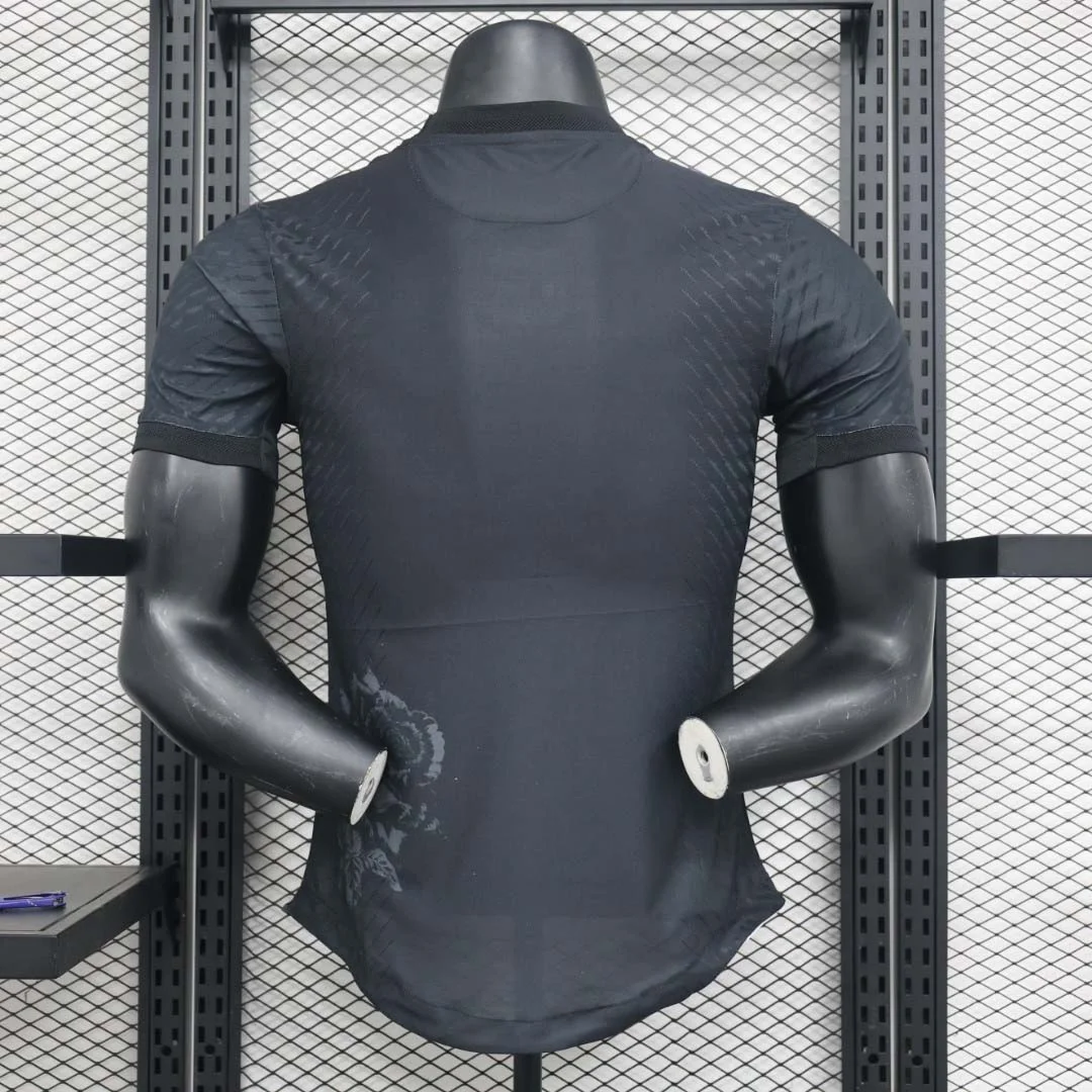 Camiseta Real Madrid Edición Especial Y-3 Negra Versión Jugador 2024/2025 Calidad Tailandesa — Vista 2