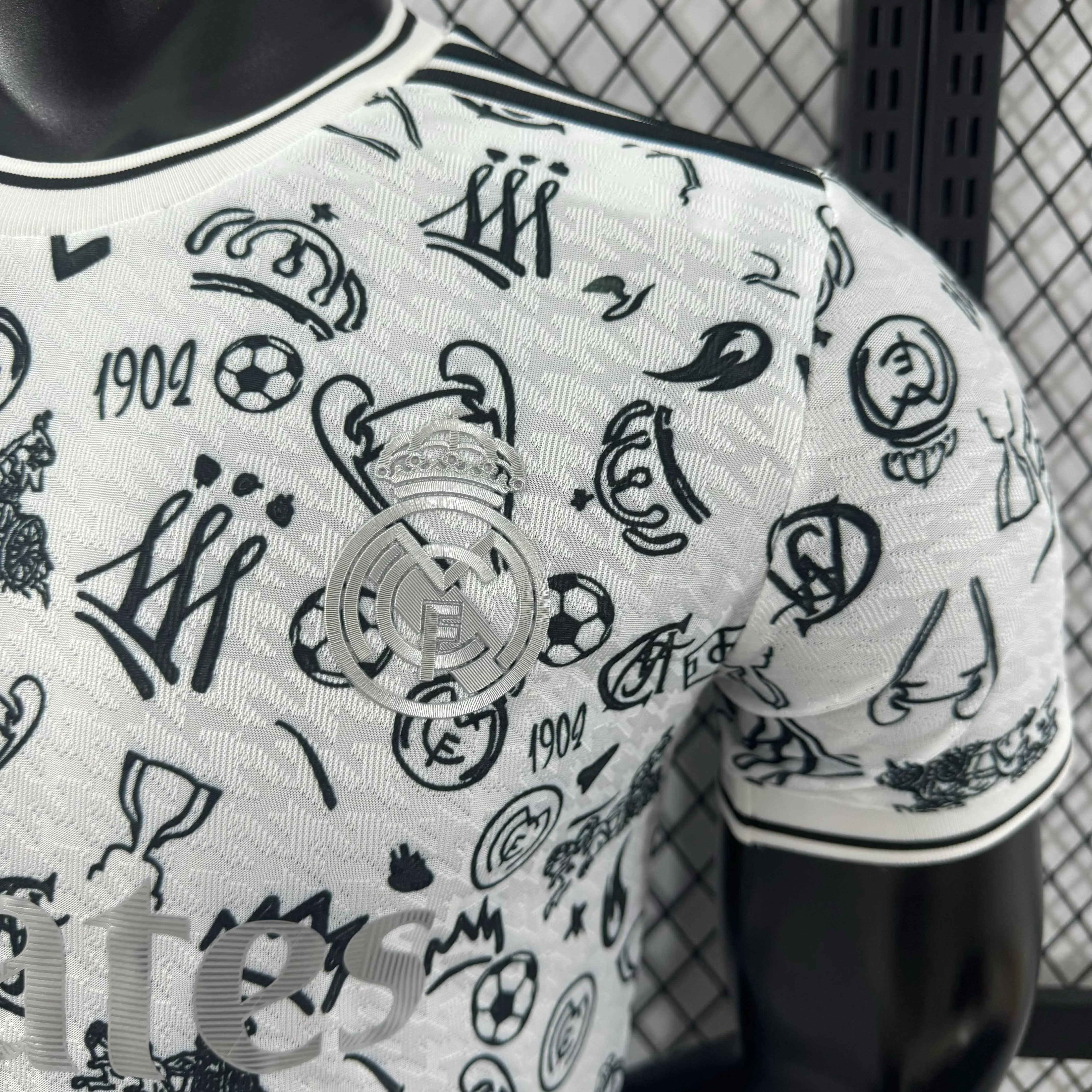 2025/2026 Camiseta Edición Especial 44 Real Madrid Versión Jugador Calidad Tailandesa — Vista 15
