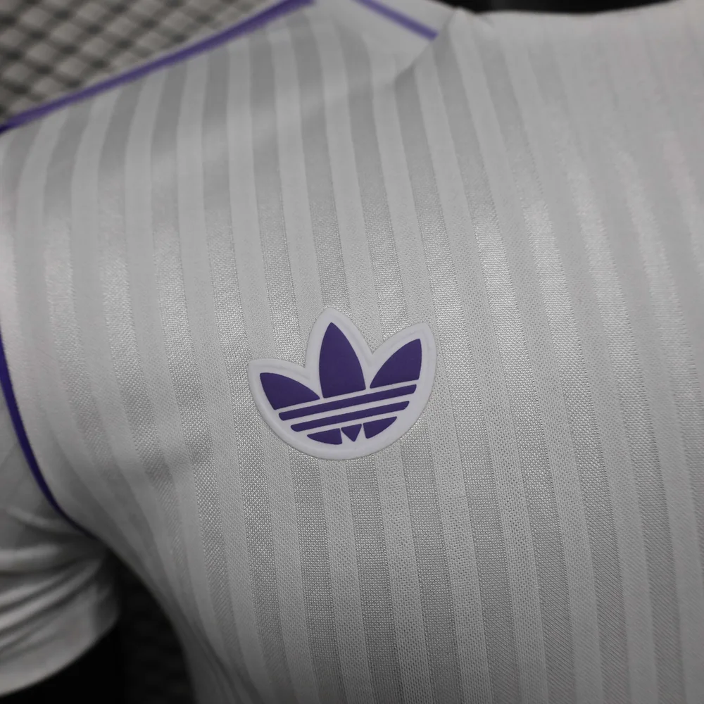 Camiseta de Entrenamiento de Real Madrid 2025/2026 Versión Jugador Fútbol Calidad Tailandesa — Vista 4