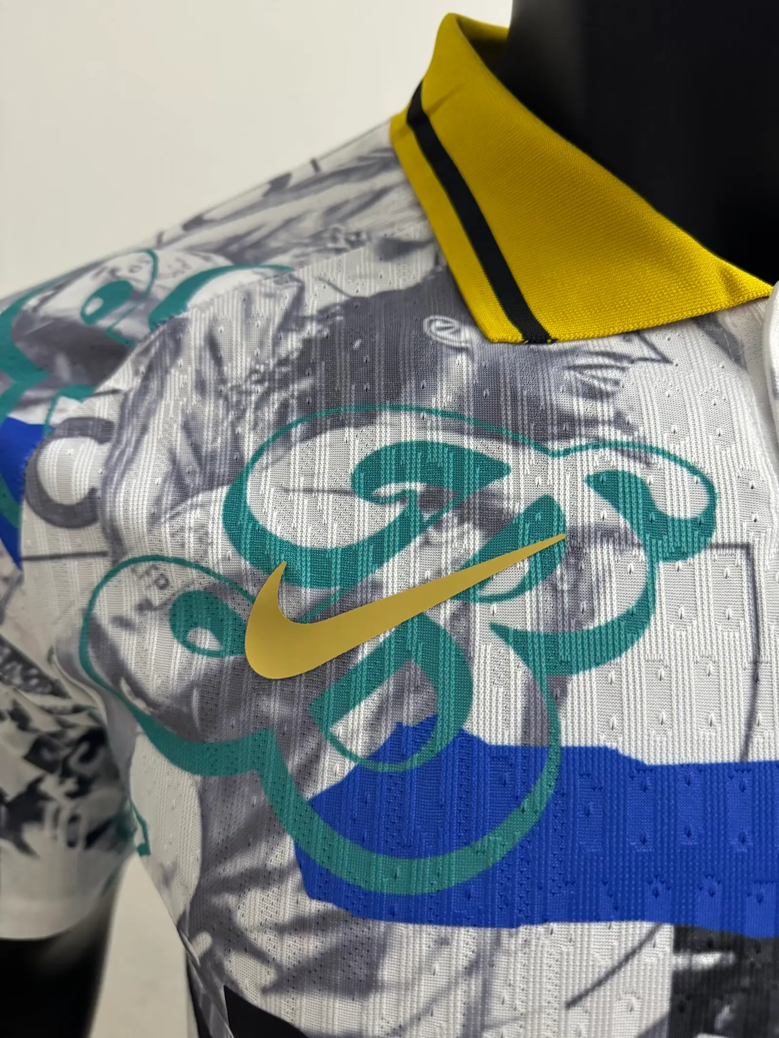 Camiseta de Fútbol Barcelona 2025/2026 Versión Jugador Edición Co-branded Ronaldinho Calidad Tailandesa — Vista 10