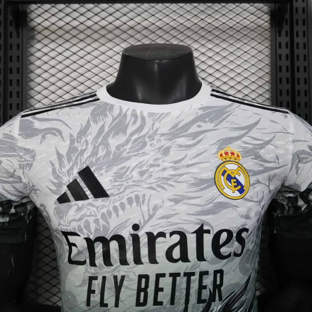 2025/2026 Versión Jugador Real Madrid Charizard Camiseta de Fútbol Calidad Thai — Vista 3