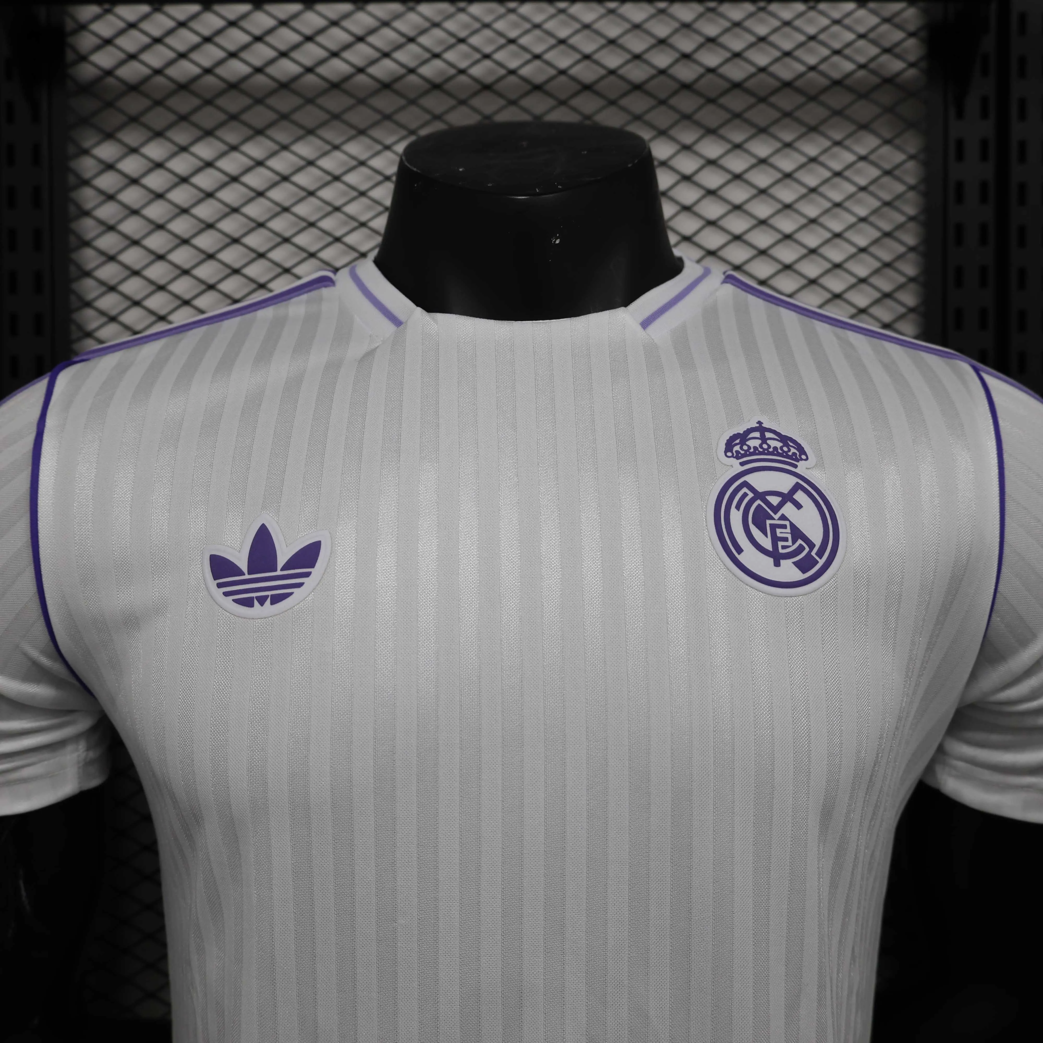 Camiseta de Entrenamiento de Real Madrid 2025/2026 Versión Jugador Fútbol Calidad Tailandesa — Vista 11