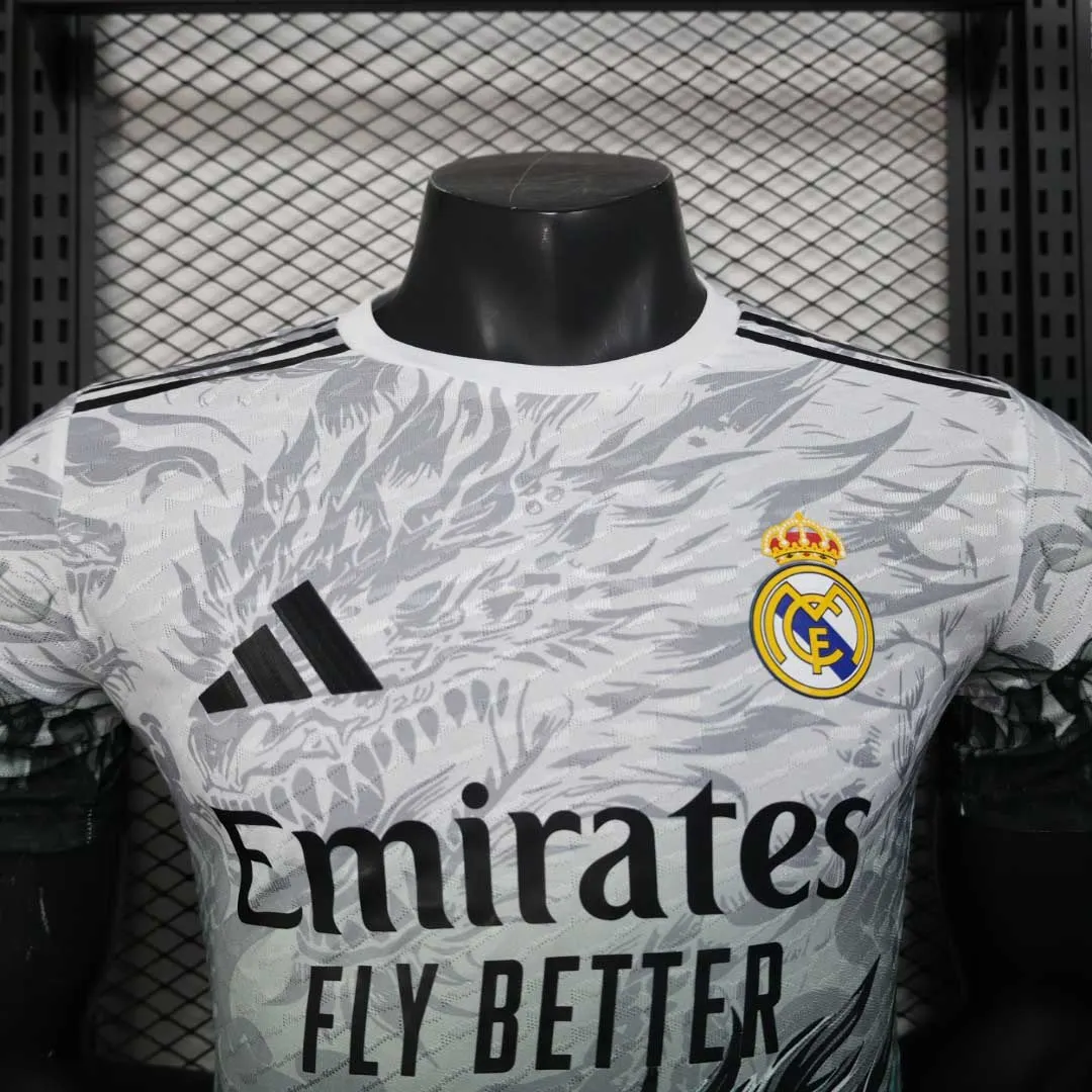 2025/2026 Versión Jugador Real Madrid Charizard Camiseta de Fútbol Calidad Thai — Vista 12