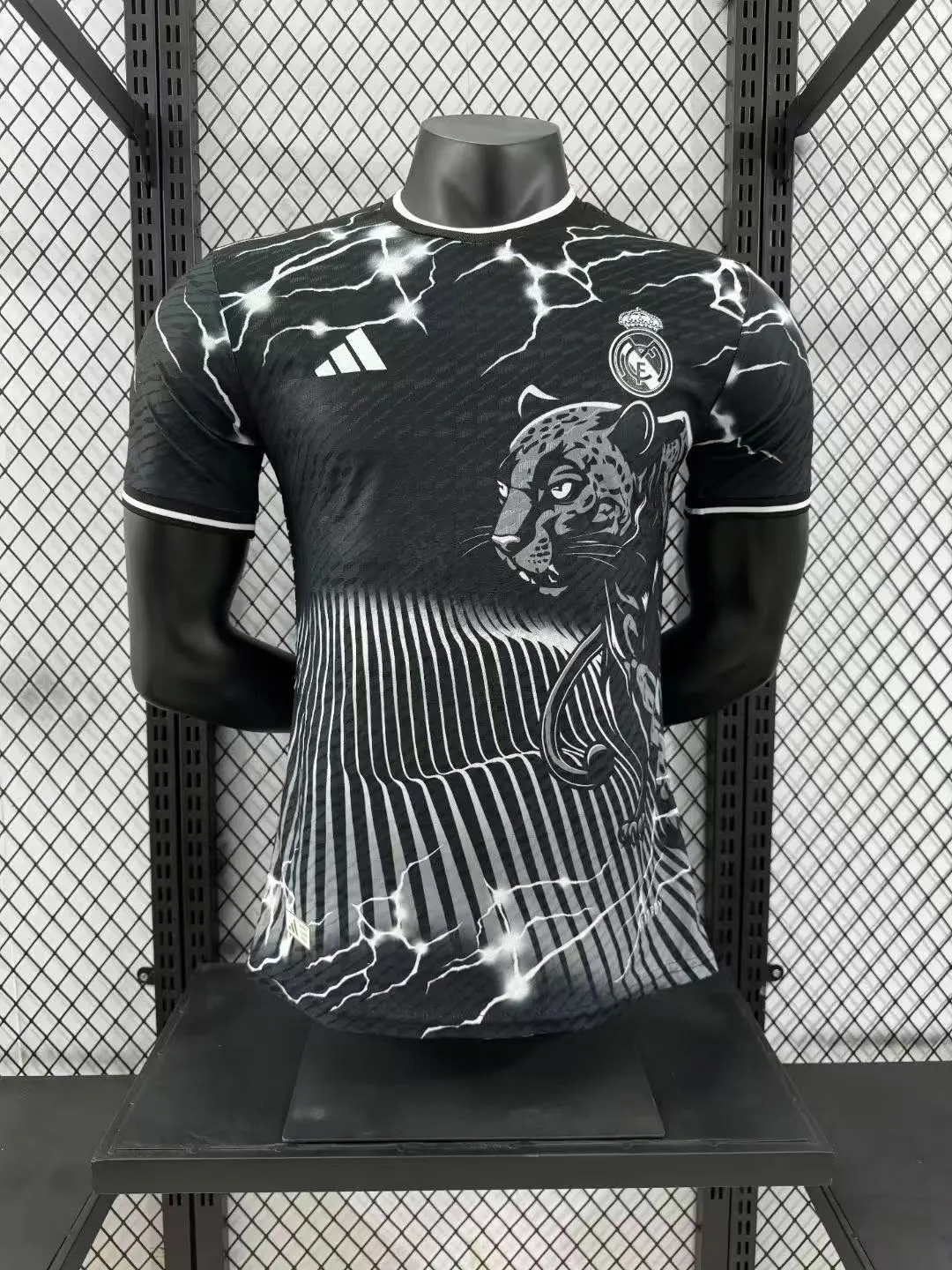 2024/2025 Real Madrid Versión Jugador Edición Especial 13 Camiseta de Fútbol Calidad Tailandesa — Vista 9