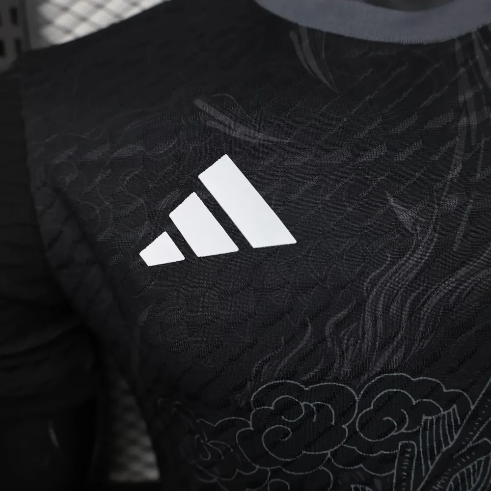 2025/2026 Camiseta de fútbol Real Madrid Edición Especial 32 Versión Jugador Calidad Tailandesa — Vista 4