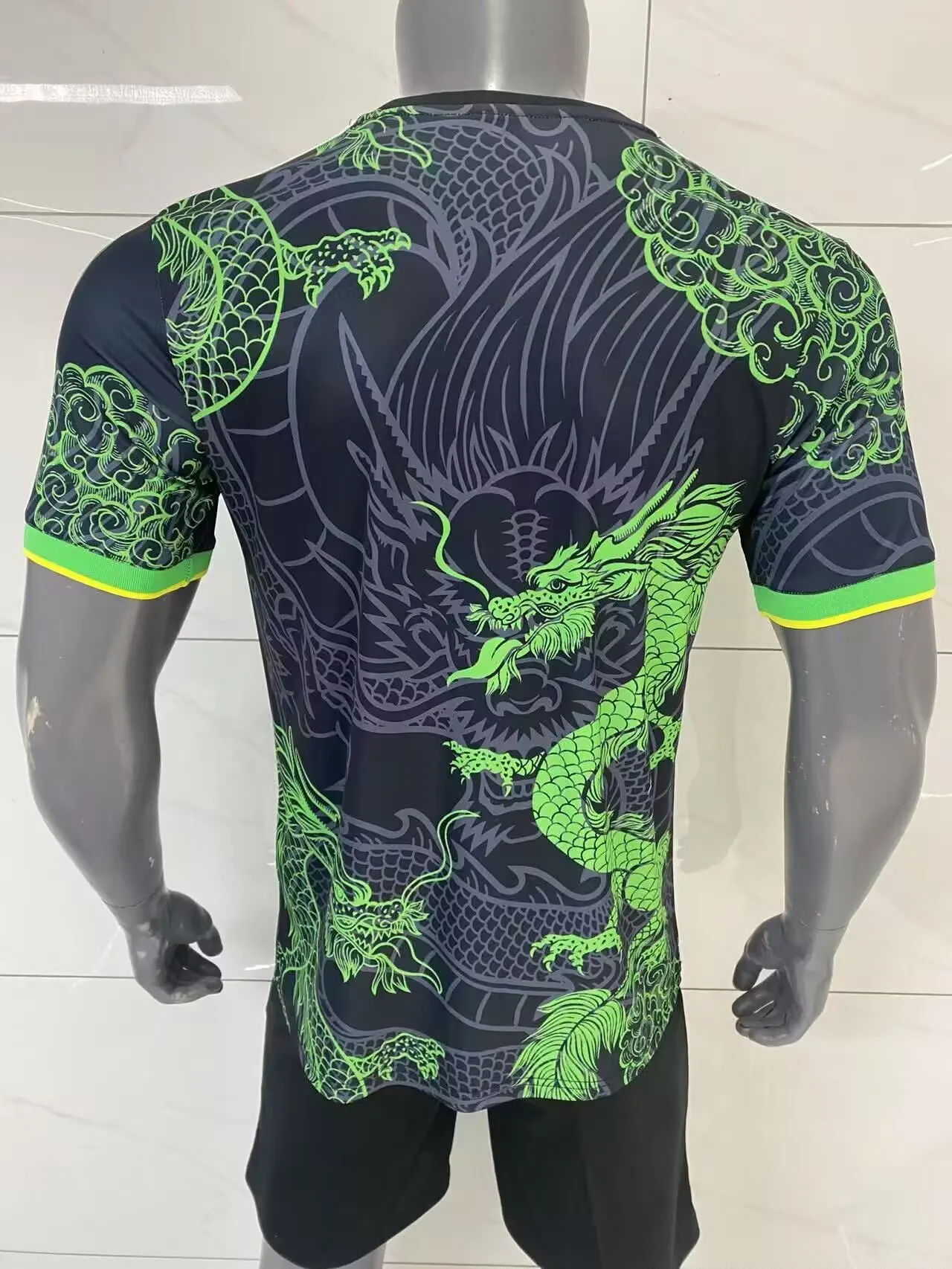 2025/2026 Versión Jugador Real Madrid Dragón Verde Edición Especial Camiseta Fútbol Calidad Thai — Vista 4