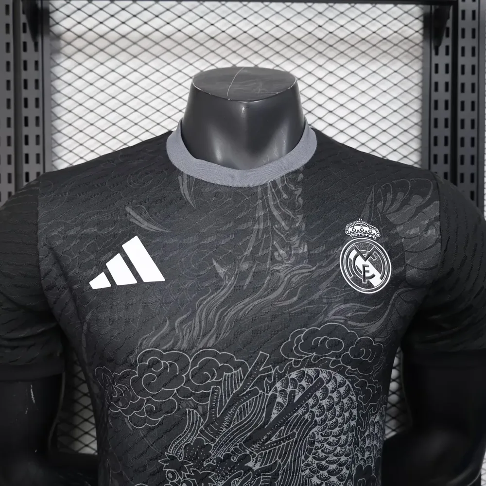 2025/2026 Camiseta de fútbol Real Madrid Edición Especial 32 Versión Jugador Calidad Tailandesa — Vista 3