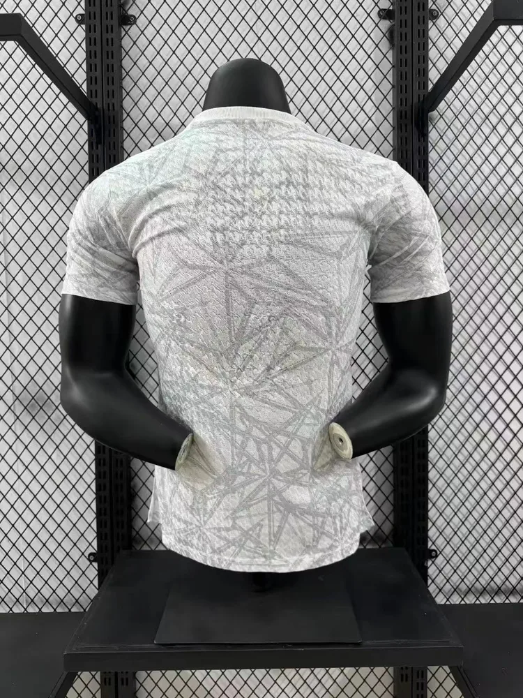 2024/2025 Versión Jugador Real Madrid Edición Especial 08 Camiseta de Fútbol Calidad Tailandesa — Vista 2