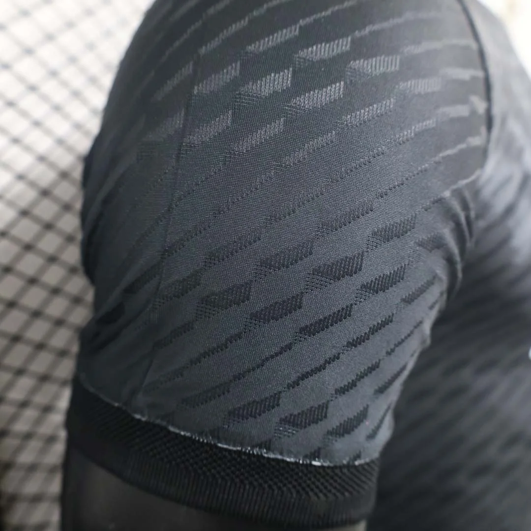 Camiseta Real Madrid Edición Especial Y-3 Negra Versión Jugador 2024/2025 Calidad Tailandesa — Vista 3
