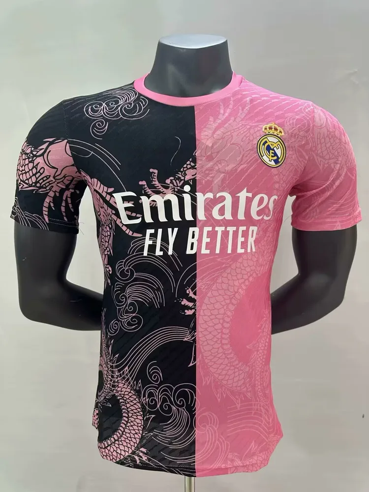 2025/2026 Versión Jugador Real Madrid Estampado Dragón Rosa y Negra Camiseta de Fútbol Calidad Thai — Vista 1