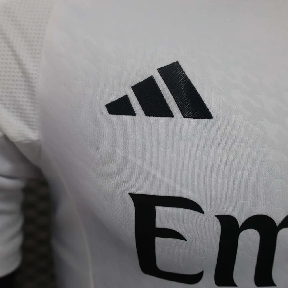 Camiseta de Fútbol Local del Real Madrid Versión Jugador 2024/2025 Calidad Tailandesa — Vista 5