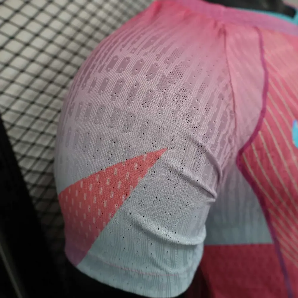 2025/2026 Barcelona Versión Jugador Edición Especial Rosa Camiseta de Fútbol Calidad Thai — Vista 6