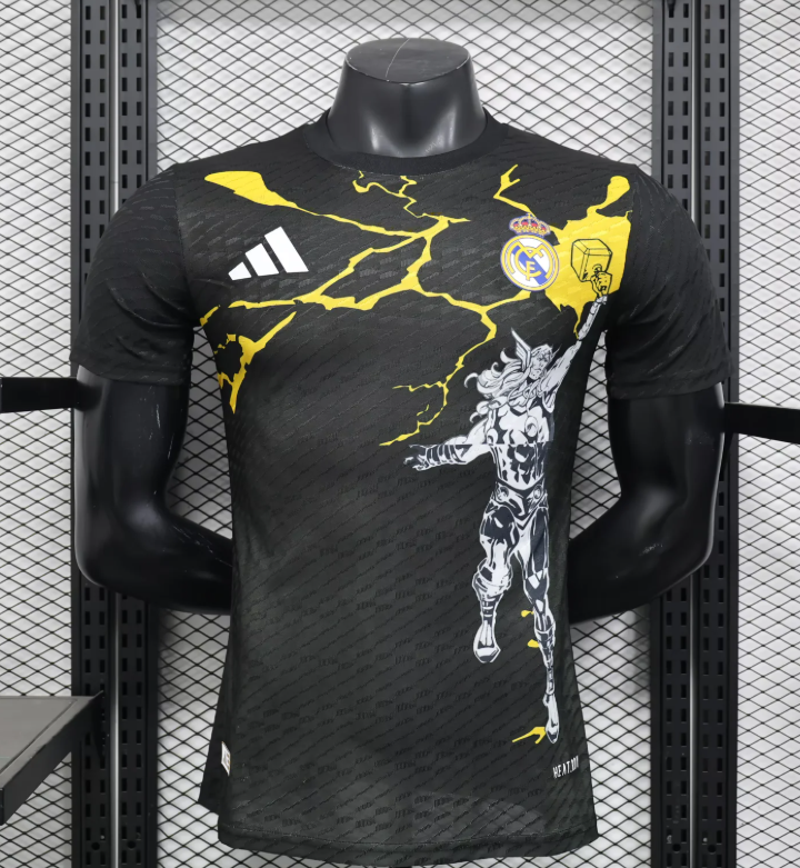 2025/2026 Camiseta de Fútbol Versión Jugador Real Madrid Colaboración Con Marvel 02 Calidad Tailandesa — Vista 8