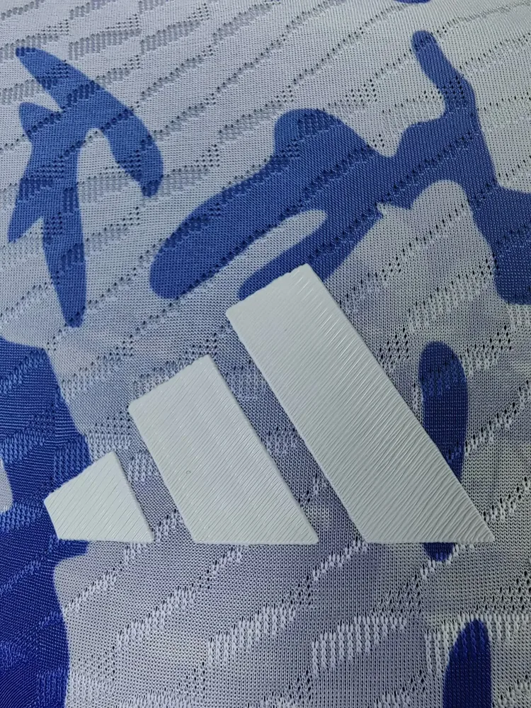 2025/2026 Versión Jugador Real Madrid Uniforme Prepartido Edición Especial Camiseta de Fútbol Calidad Tailandesa — Vista 3