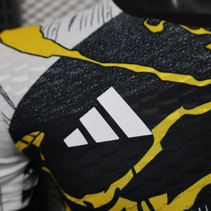 2025/2026 Camiseta de Fútbol Versión Jugador Real Madrid Colaboración Con Marvel Calidad Tailandesa — Vista 14