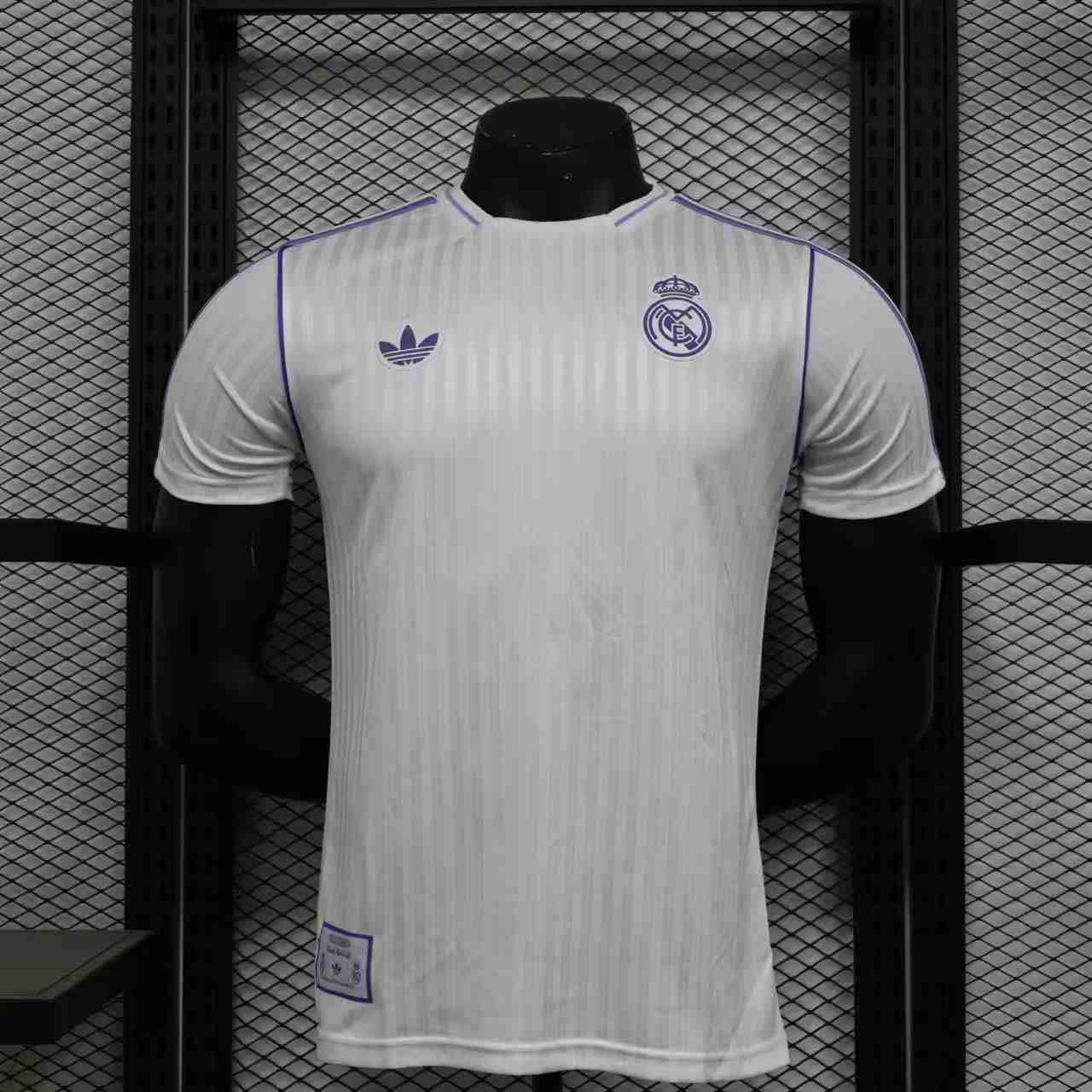 2025/2026 Versión Jugador Edición Especial Real Madrid 06 Camiseta de Fútbol Calidad Tailandesa — Vista 9