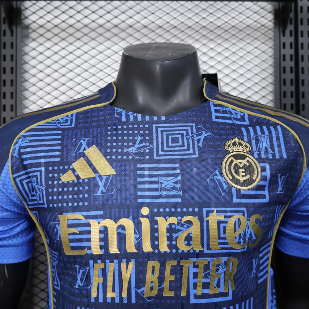 2025/2026 Versión Jugador Camiseta de Fútbol Edición Especial 18 Real Madrid Calidad Tailandesa — Vista 3