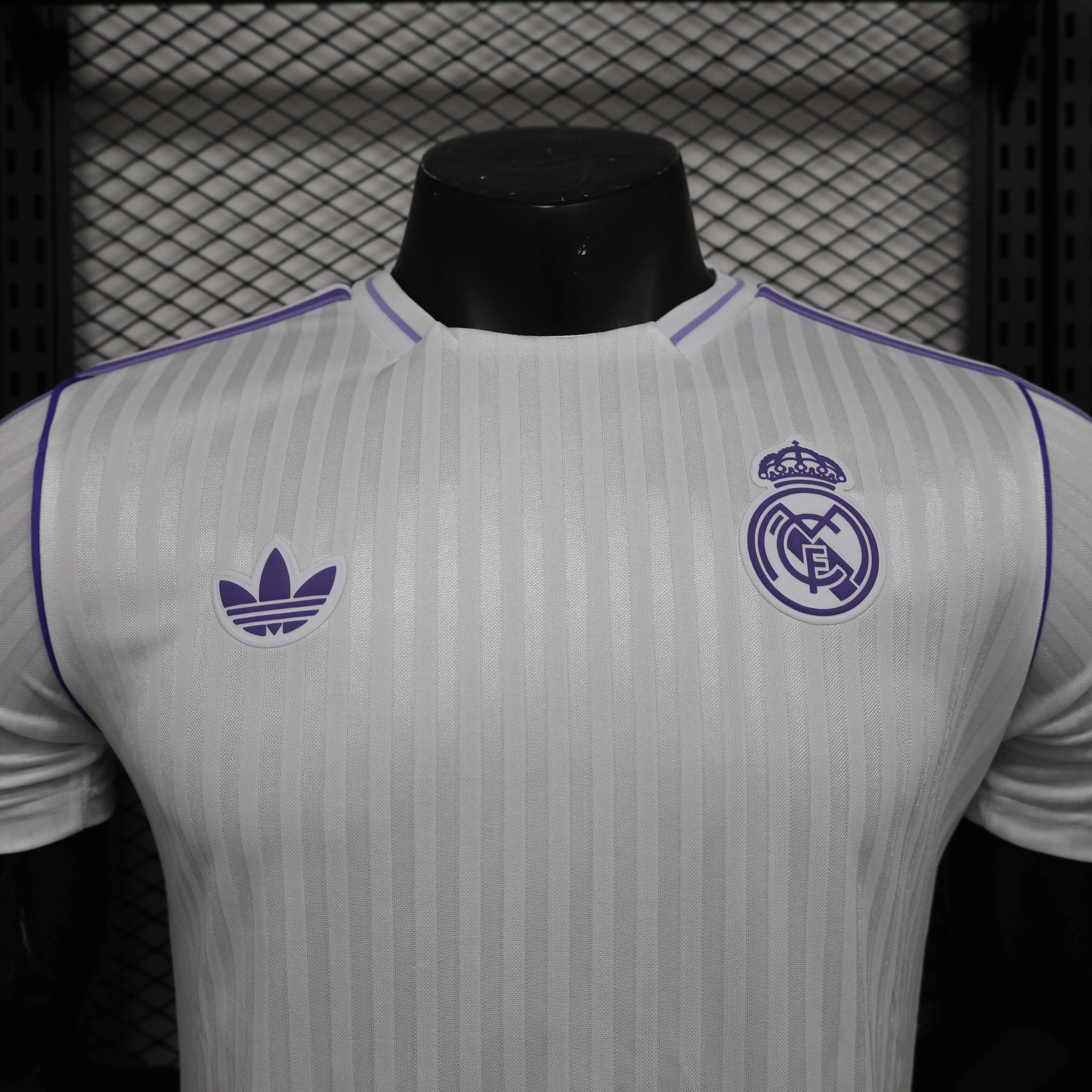 2025/2026 Versión Jugador Edición Especial Real Madrid 06 Camiseta de Fútbol Calidad Tailandesa — Vista 11