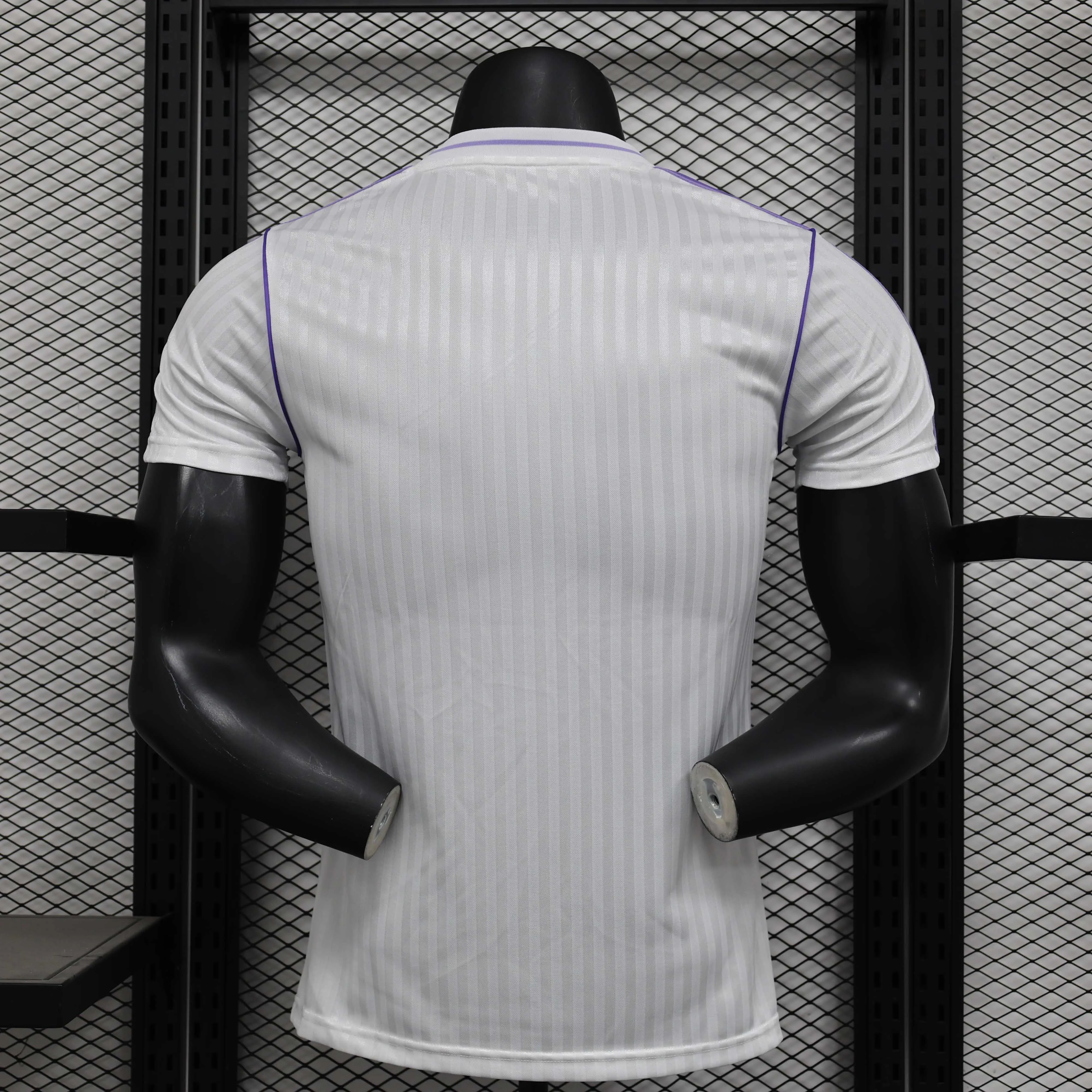 Camiseta de Entrenamiento de Real Madrid 2025/2026 Versión Jugador Fútbol Calidad Tailandesa — Vista 10