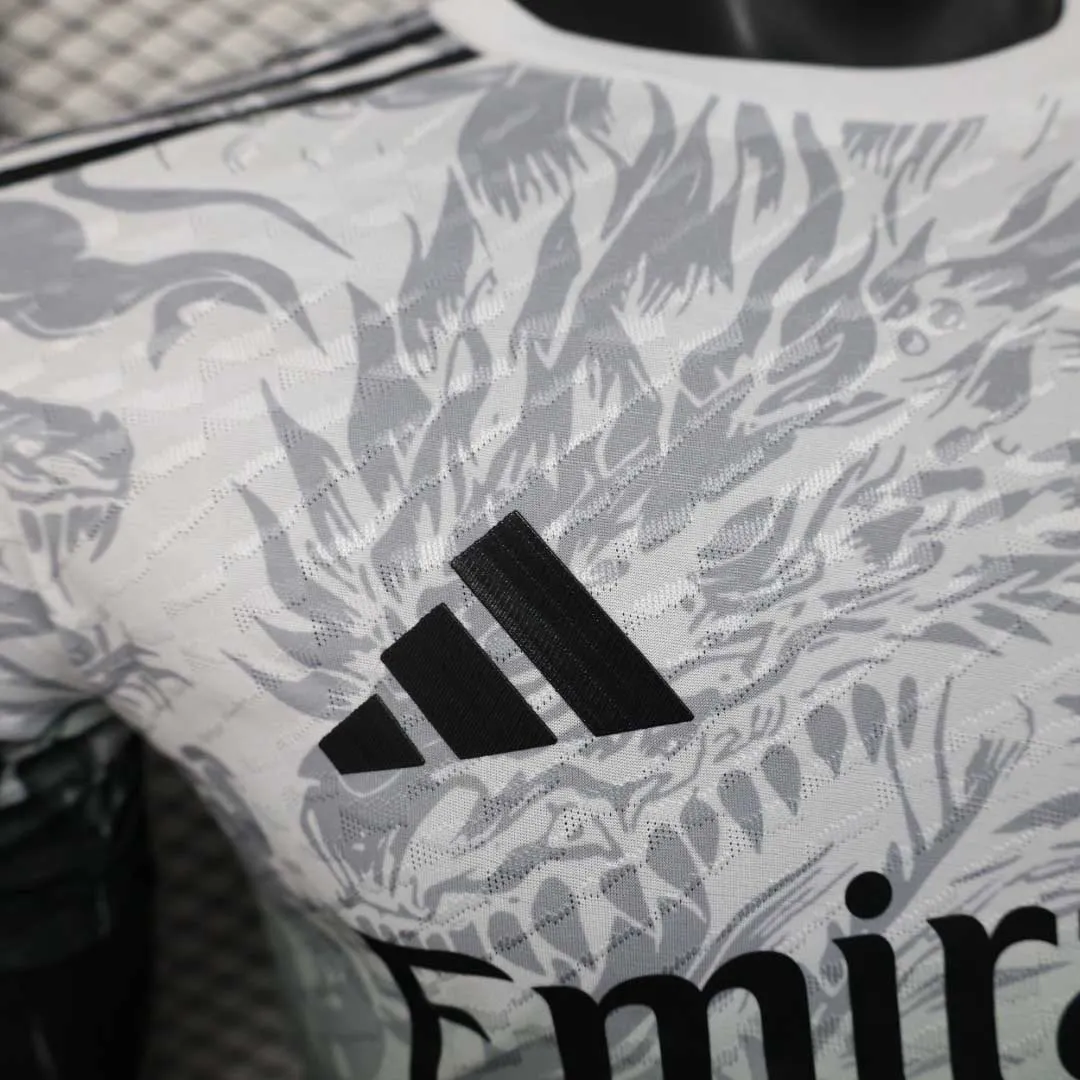 2025/2026 Versión Jugador Real Madrid Charizard Camiseta de Fútbol Calidad Thai — Vista 13