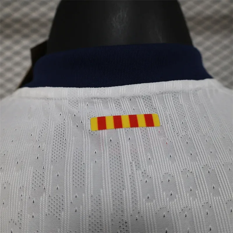 2024/2025 Camiseta Blanca Coldplay Versión Jugador Barcelona Calidad Tailandesa — Vista 11